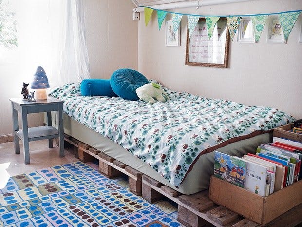 Palleseng å gutterommet Palleseng å gutterommet